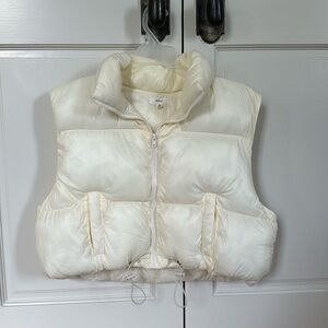 Cropped cream puffer vest